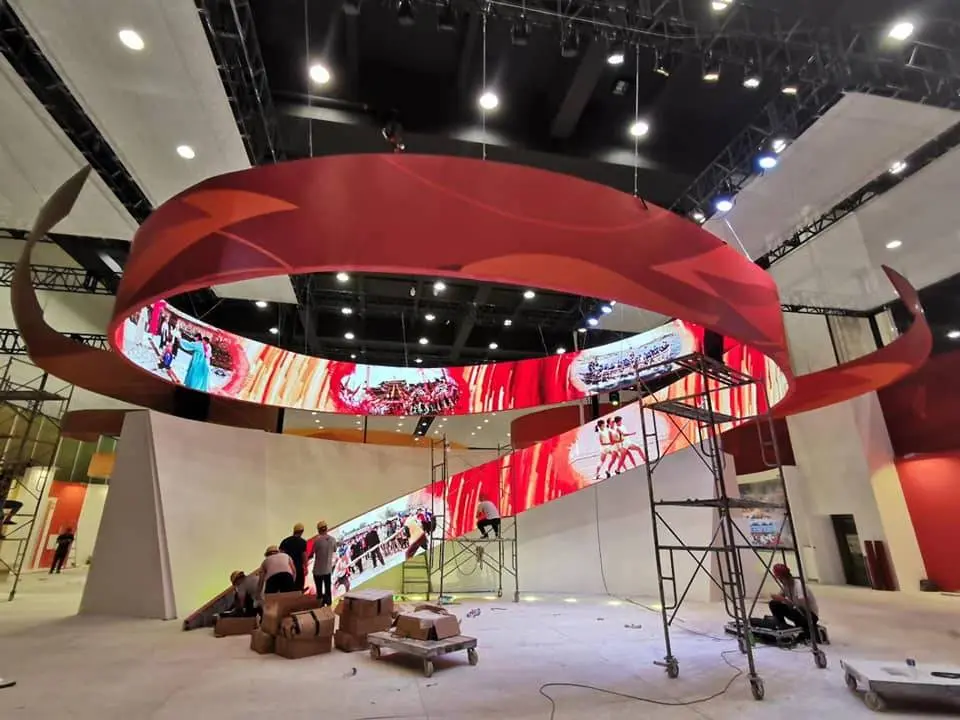 curved and flexible jumbotrons